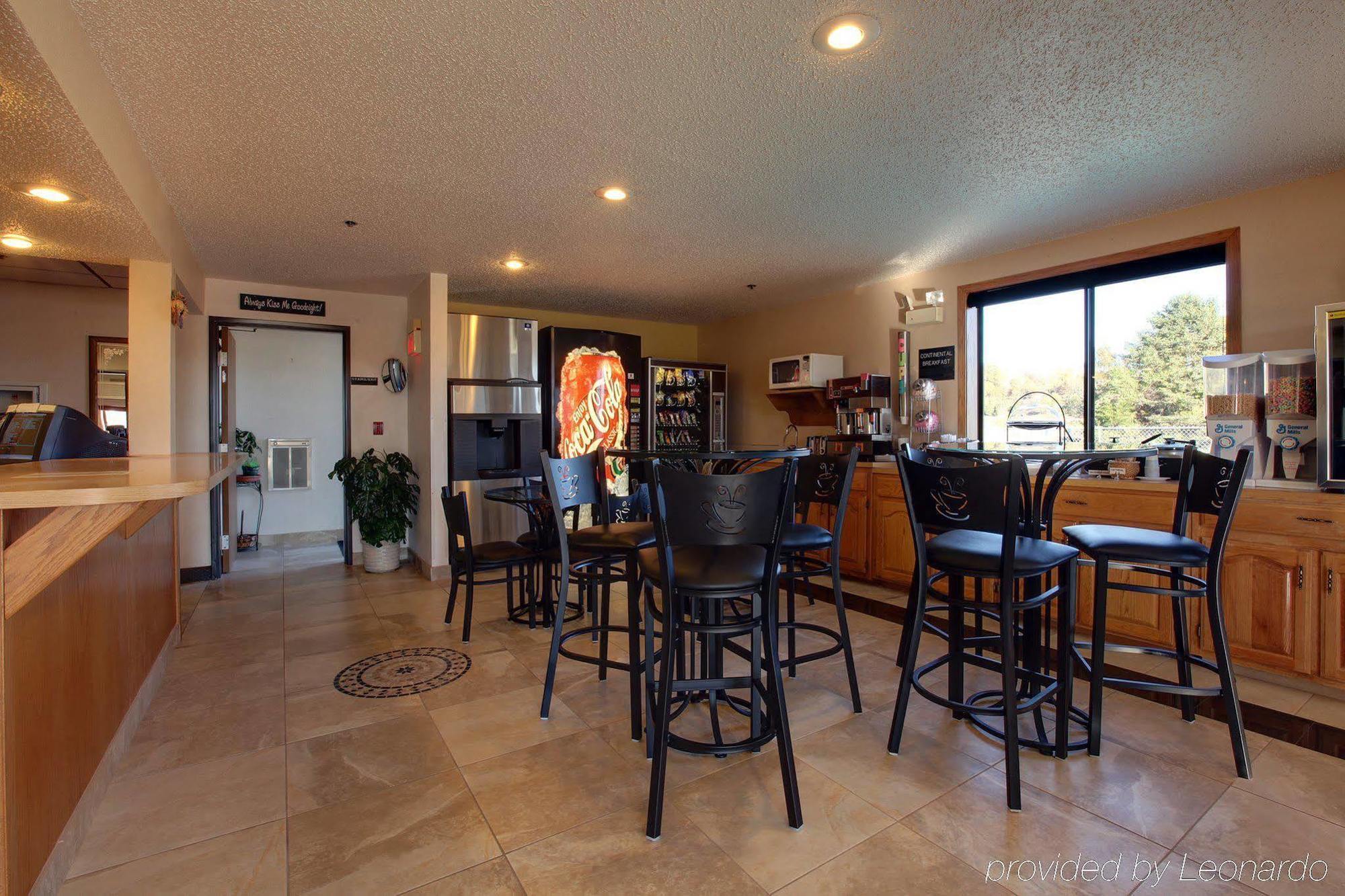 Americas Best Value Inn & Suites Cassville Roaring River Ristorante foto