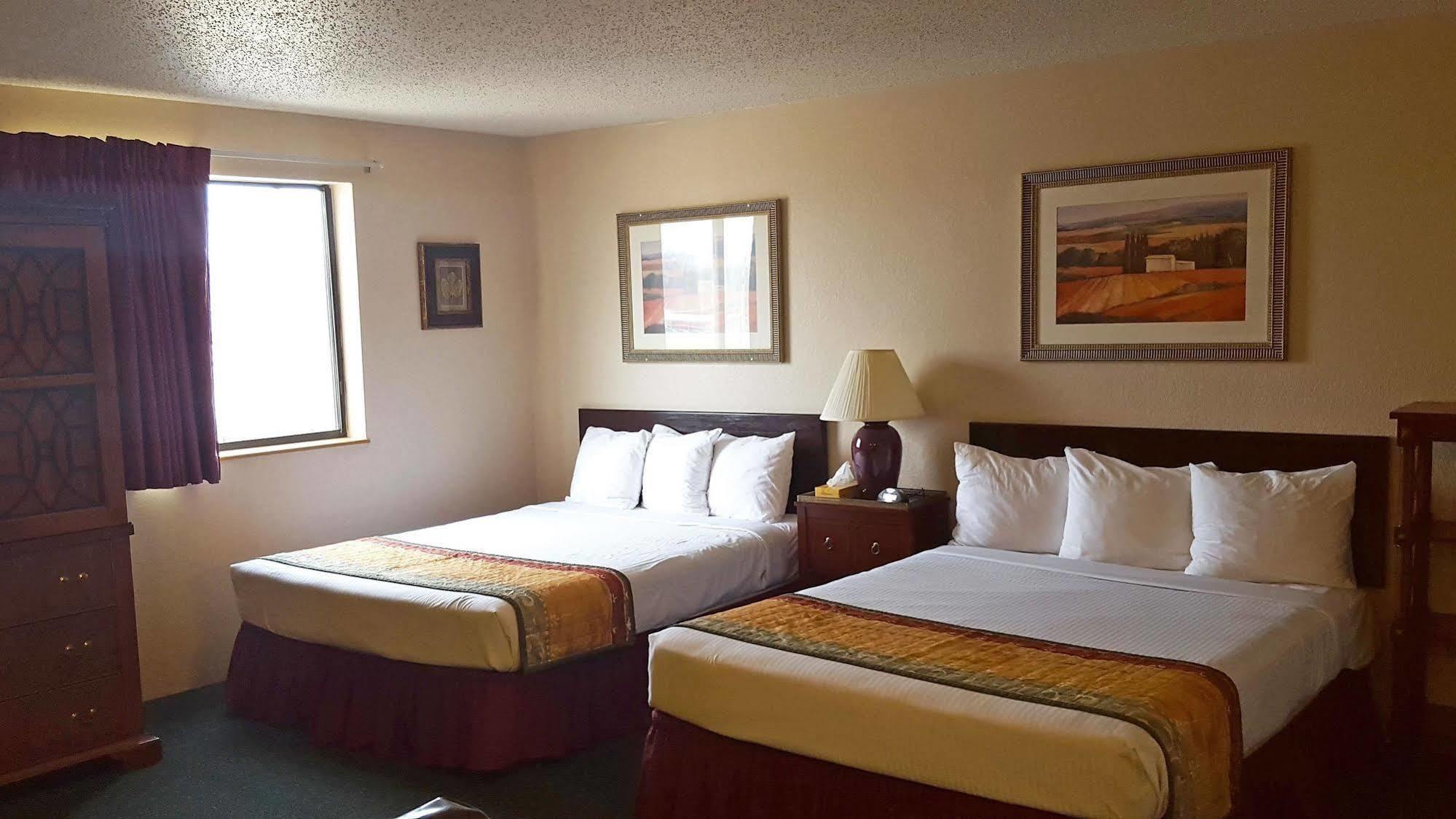 Americas Best Value Inn & Suites Cassville Roaring River Esterno foto