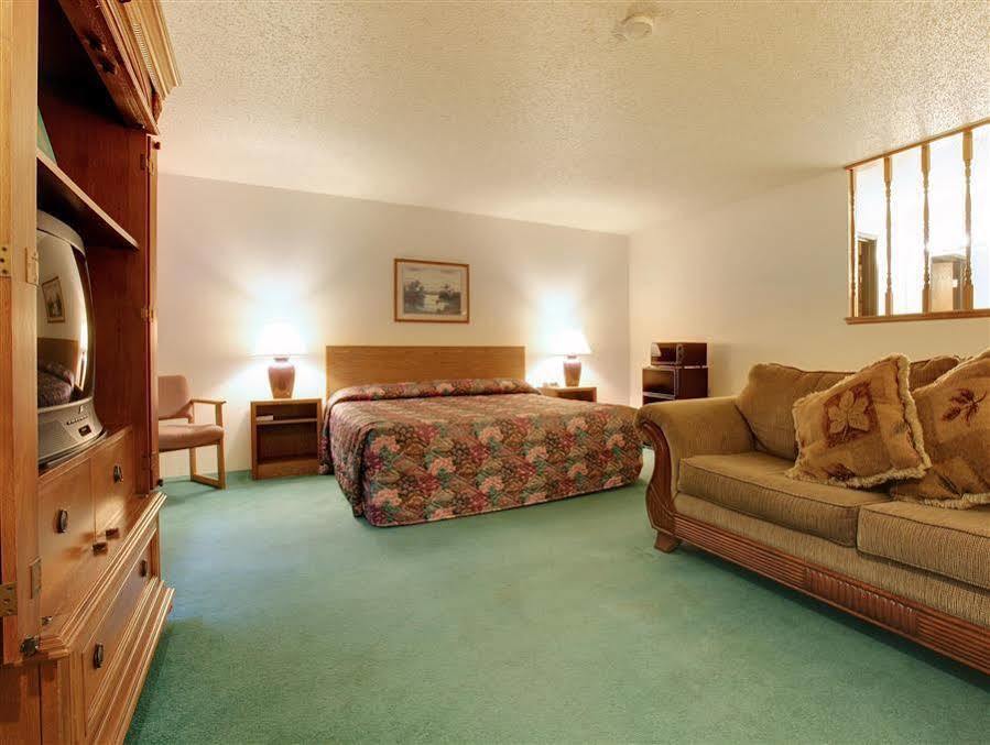 Americas Best Value Inn & Suites Cassville Roaring River Esterno foto