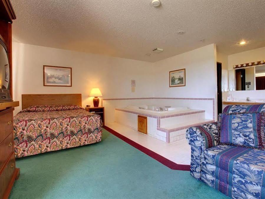 Americas Best Value Inn & Suites Cassville Roaring River Esterno foto