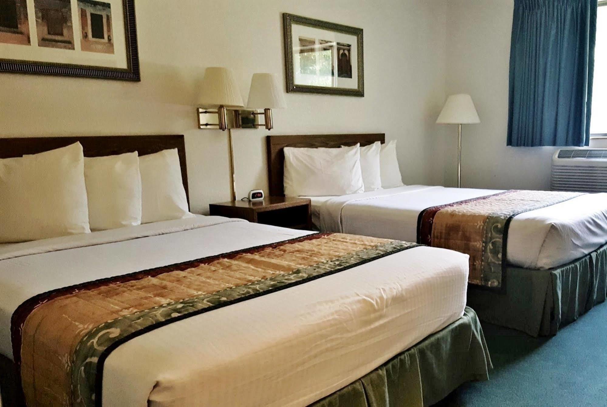 Americas Best Value Inn & Suites Cassville Roaring River Esterno foto